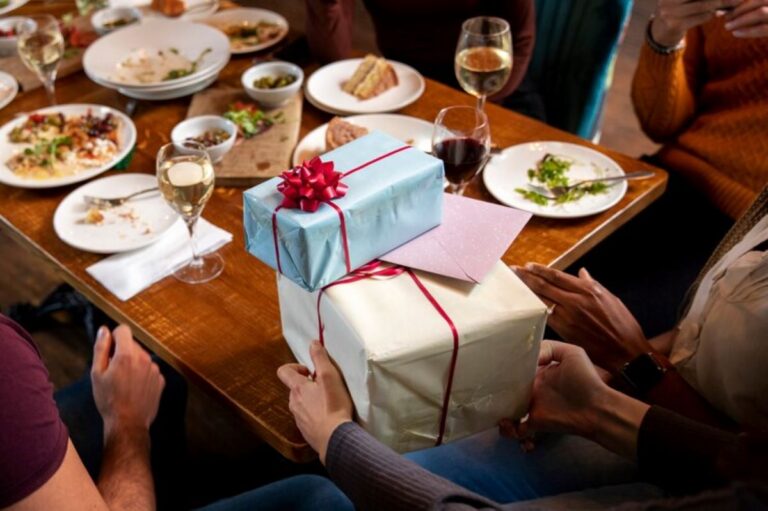 Read more about the article Christmas Hampers 2024: Unique Gifts for Every Occasion